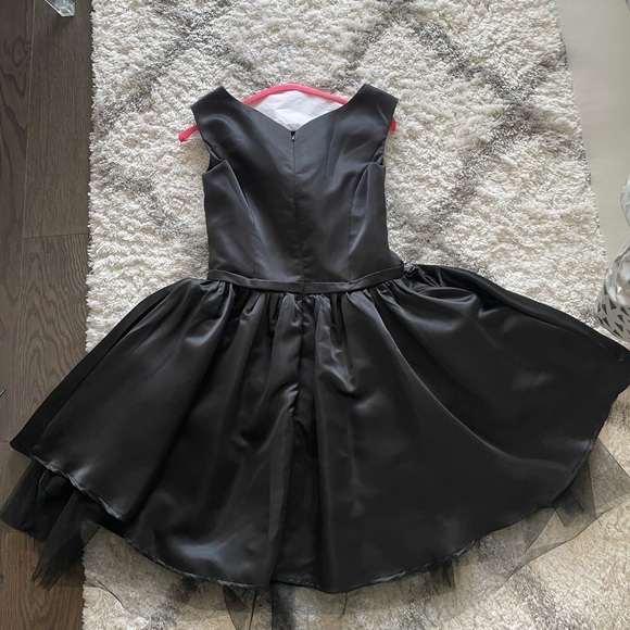 Ladies Dress - Picture 3 of 3